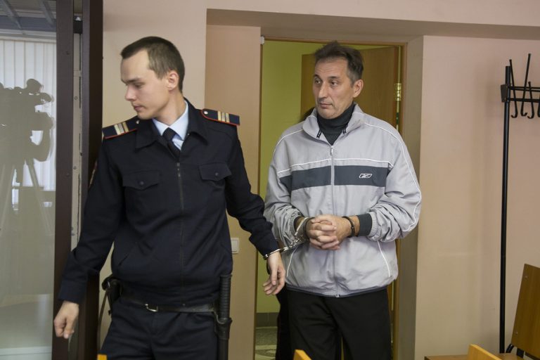 Главврачу челябинского облвоенкомата продлили срок ареста по делу о взятке